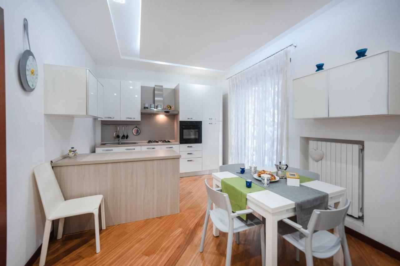 Napoli Charming Apartments Vomero "Fashion And Glamour" Exterior photo